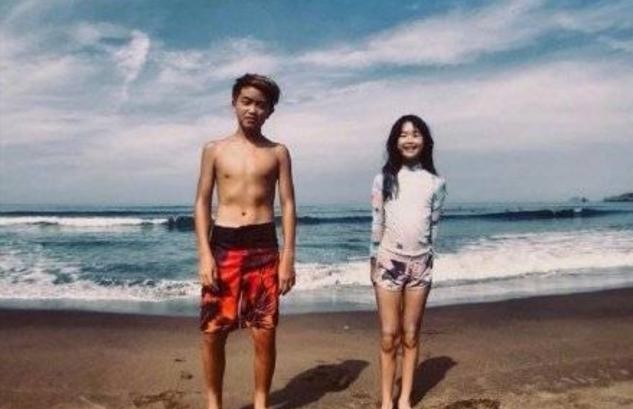 曹格晒照为儿子庆生,13岁儿子皮肤黝黑样貌大变,身后豪宅吸晴 第5张 曹格晒照为儿子庆生,13岁儿子皮肤黝黑样貌大变,身后豪宅吸晴 第5张