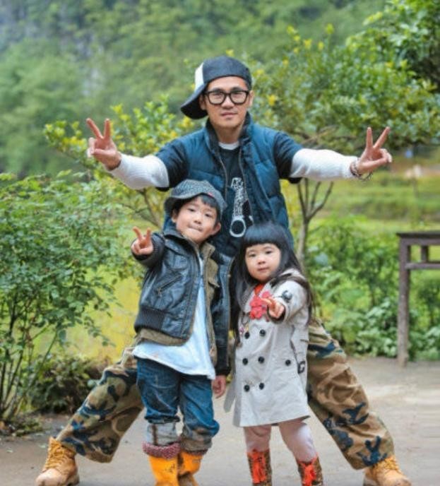 曹格晒照为儿子庆生,13岁儿子皮肤黝黑样貌大变,身后豪宅吸晴 第4张 曹格晒照为儿子庆生,13岁儿子皮肤黝黑样貌大变,身后豪宅吸晴 第4张