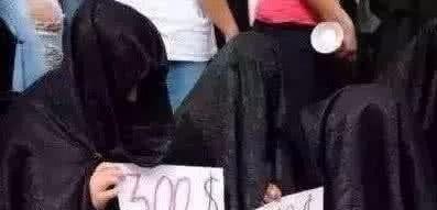 ​美女在叙利亚被公开出售！400块钱任你选择，告别场景让人落泪 第4张