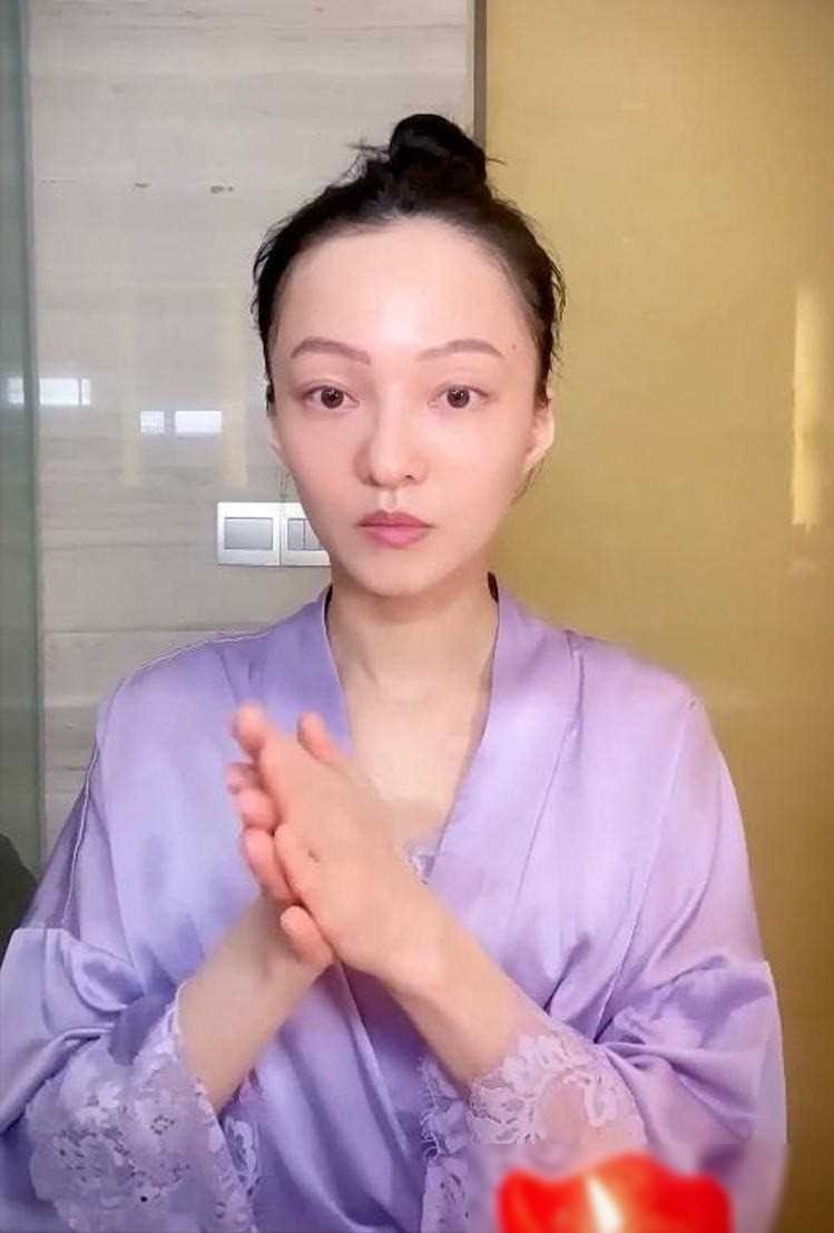 ​6位女星素颜大变样！带妆美若天仙，卸妆却让人惊呼“认不出”！ 第32张