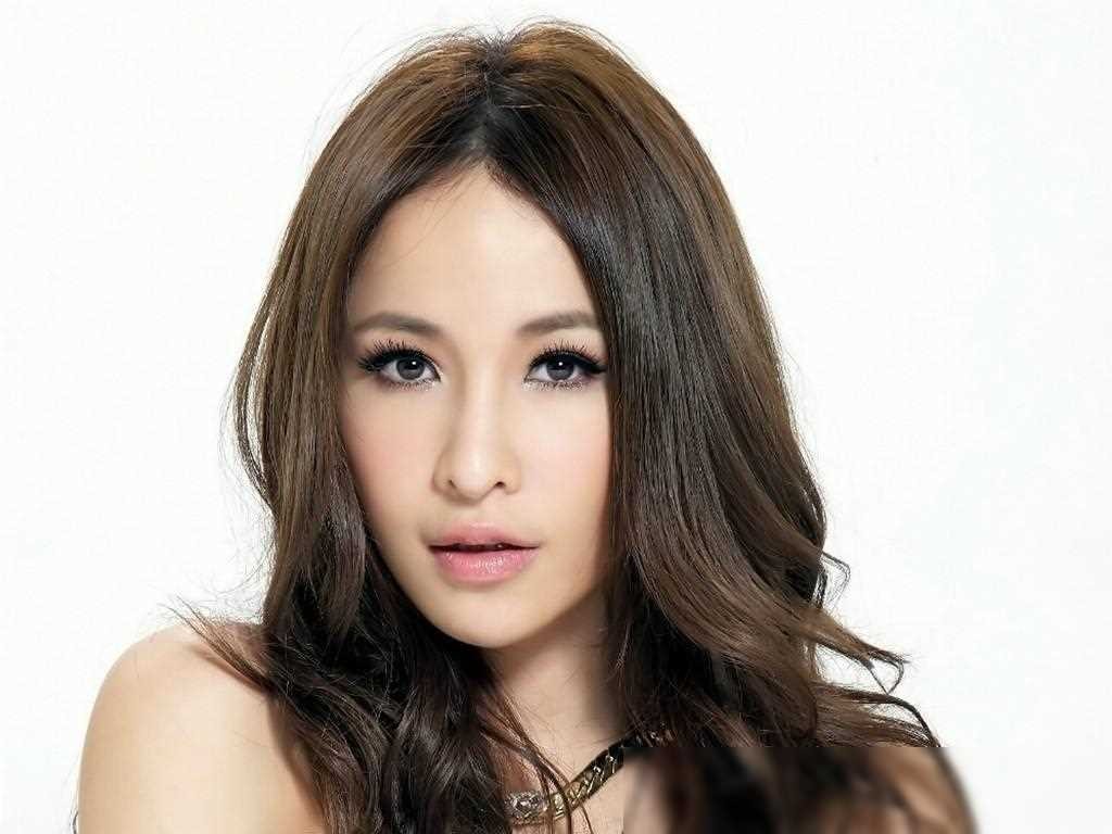 ​6位女星素颜大变样！带妆美若天仙，卸妆却让人惊呼“认不出”！ 第5张