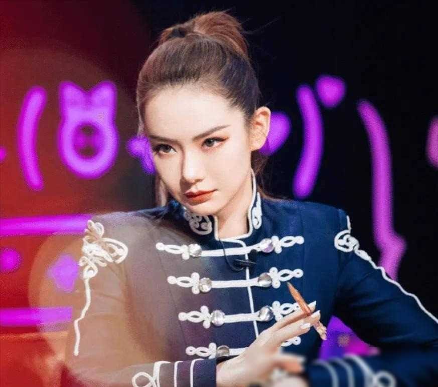 ​6位女星素颜大变样！带妆美若天仙，卸妆却让人惊呼“认不出”！ 第21张