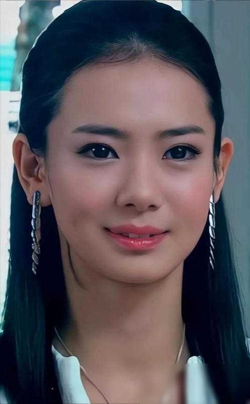 ​6位女星素颜大变样！带妆美若天仙，卸妆却让人惊呼“认不出”！ 第20张