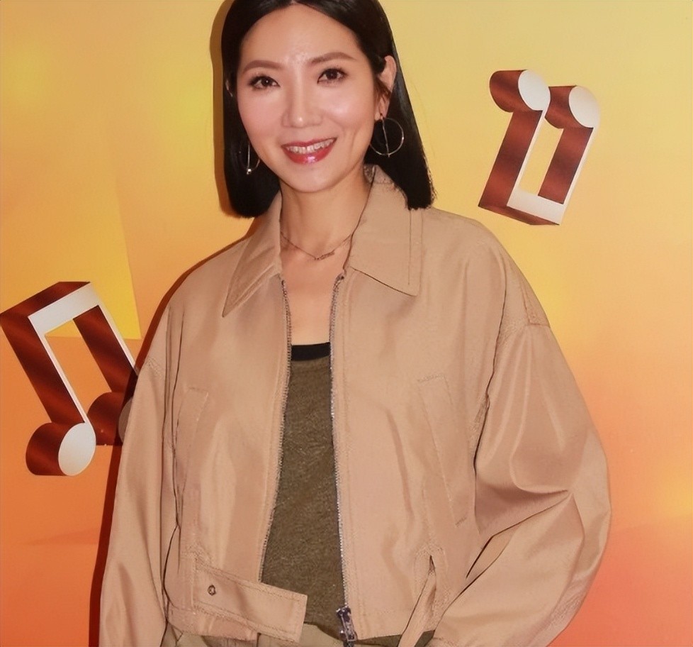 TVB女星车婉婉陷经济困难,镜头前多次落泪,主动敲高层门求工作 第12张 TVB女星车婉婉陷经济困难,镜头前多次落泪,主动敲高层门求工作 第12张