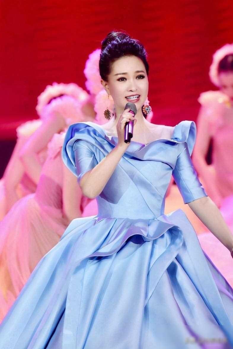 ​雷佳：华语乐坛的国家队佼佼者，传奇歌者的坚韧与执着 第3张