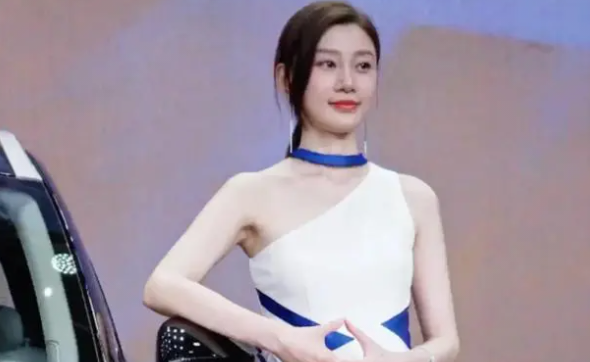 ​张芮尔究竟有多好看（车模一姐张芮尔生活照曝光） 第2张