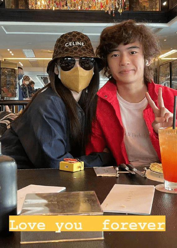 ​张柏芝晒三个儿子近照 老大老二帅气阳光老三可爱 第6张