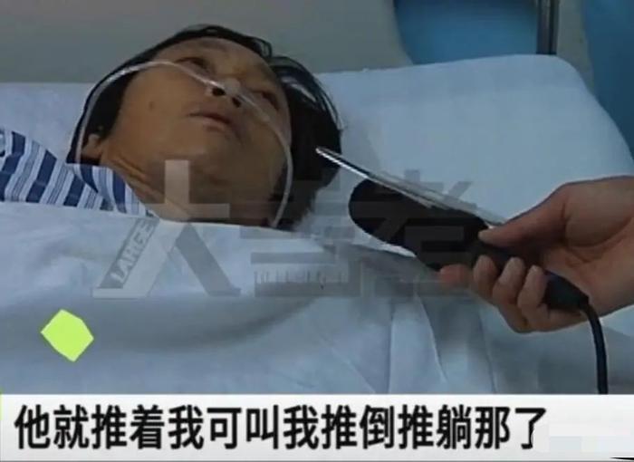 ​郑州一环卫工被打，因制止路人不要乱扔垃圾，监控画面曝光打人者 第4张