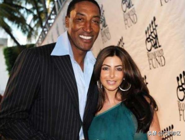 ​皮蓬前妻近照曝光，身材不输卡戴珊，与儿子合影似情侣 第1张