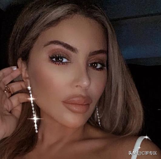 ​皮蓬前妻近照曝光，身材不输卡戴珊，与儿子合影似情侣 第4张