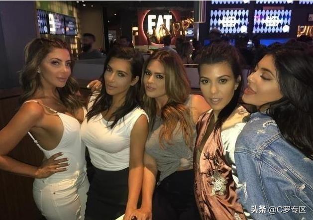 ​皮蓬前妻近照曝光，身材不输卡戴珊，与儿子合影似情侣 第8张