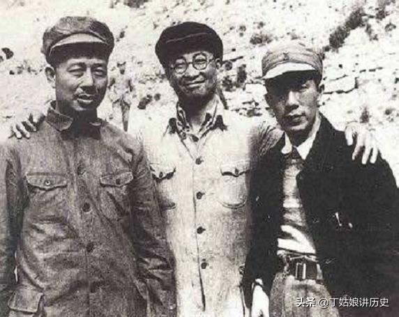 ​八路军386旅共有两个参谋长，他们都是谁？后来授予了什么军衔？ 第1张