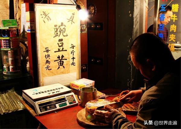 ​不来西安回民街不知道的羊肉泡馍吃法，人均30可以品尝十来样美食 第6张