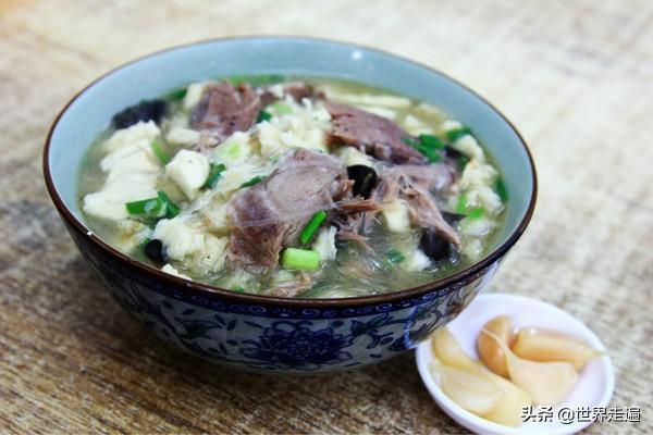 ​不来西安回民街不知道的羊肉泡馍吃法，人均30可以品尝十来样美食 第15张