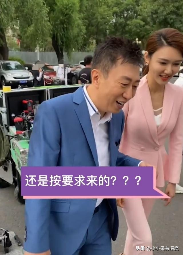 ​陈伟鸿老婆朱莉的简介（央视主持人陈伟鸿，他今年55岁了，老婆大人长相优雅端 第2张