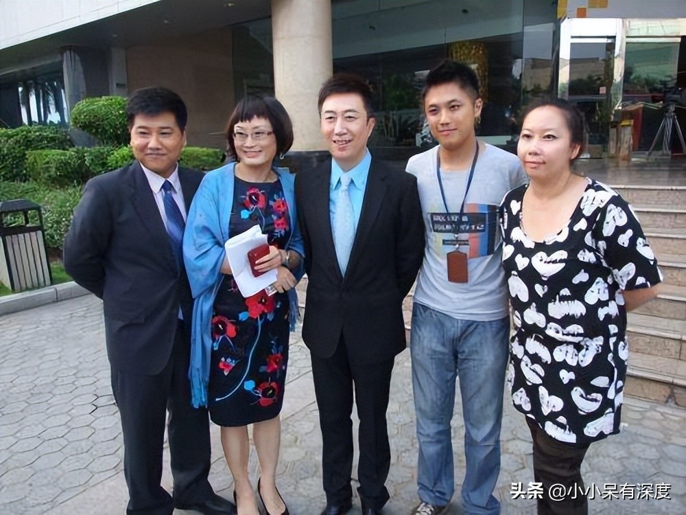 ​陈伟鸿老婆朱莉的简介（央视主持人陈伟鸿，他今年55岁了，老婆大人长相优雅端 第21张
