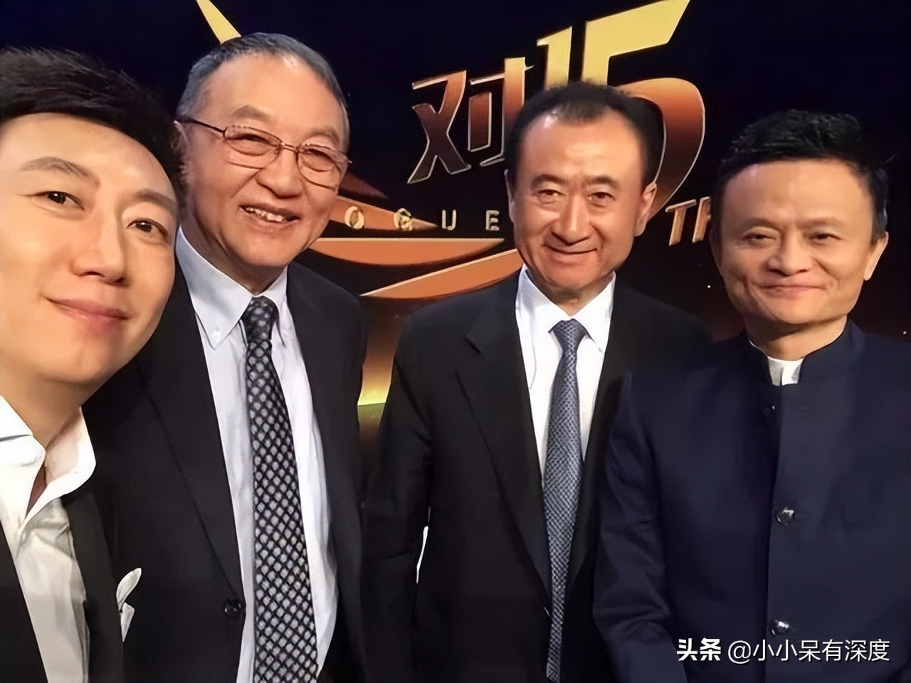 ​陈伟鸿老婆朱莉的简介（央视主持人陈伟鸿，他今年55岁了，老婆大人长相优雅端 第14张