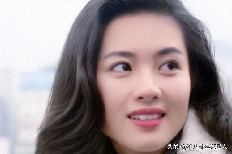 ​王斑曹颖婚纱照，曹颖的丈夫王斑(曹颖老公王斑近照) 第2张