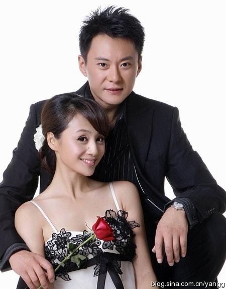 ​王斑曹颖婚纱照，曹颖的丈夫王斑(曹颖老公王斑近照) 第1张