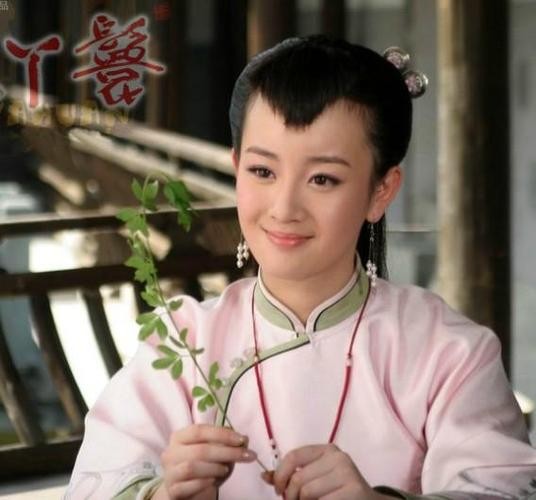 ​邬倩倩资料，尤小刚三任妻子周庭伊 第3张