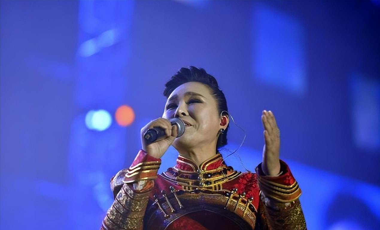 ​歌手乌兰托娅与乌兰图雅：你以为音译不同？其实根本就是两个人 第8张