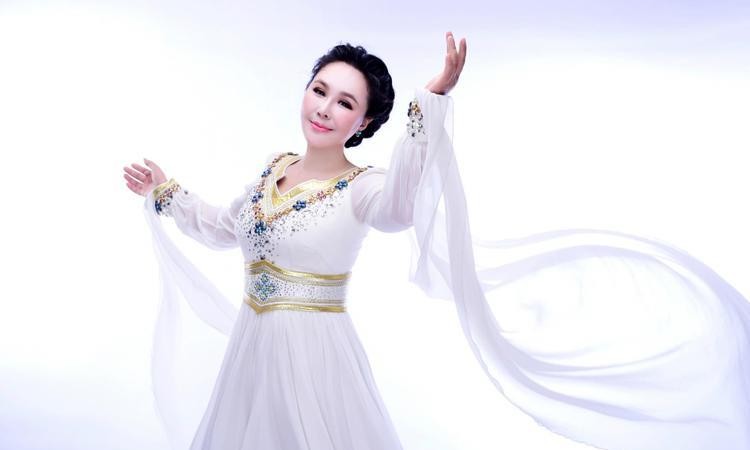 ​歌手乌兰托娅与乌兰图雅：你以为音译不同？其实根本就是两个人 第24张