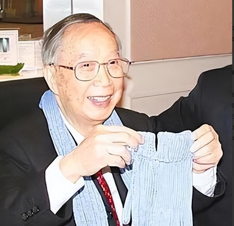 ​大儿子沉迷美色无心家业，二儿子败光400亿，一世英名被后代毁掉 第20张
