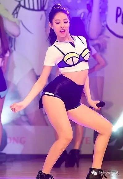 ​邓紫棋“内衣外穿”遭吐槽？盘点女星真正好看的内衣外穿！ 第21张