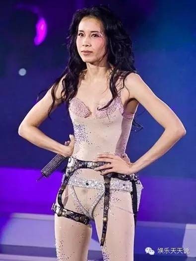 ​邓紫棋“内衣外穿”遭吐槽？盘点女星真正好看的内衣外穿！ 第15张