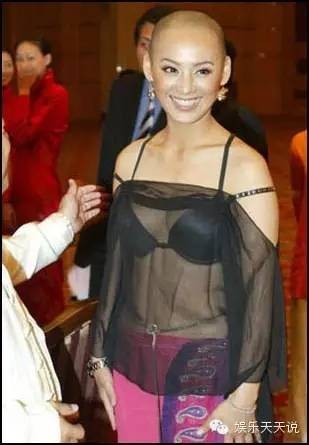 ​邓紫棋“内衣外穿”遭吐槽？盘点女星真正好看的内衣外穿！ 第20张
