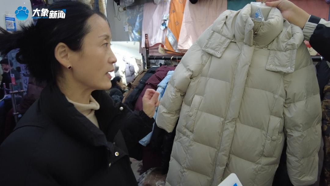 ​郑州羽绒服翻新爆火！有人拿千元羽绒服来，打开却是“羽绒棉” 第6张