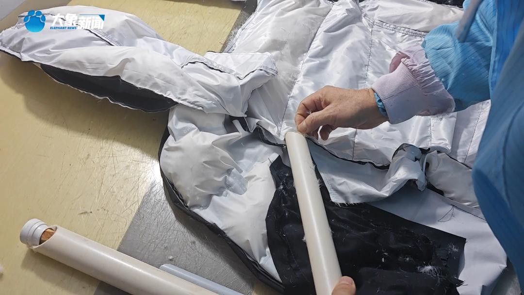 ​郑州羽绒服翻新爆火！有人拿千元羽绒服来，打开却是“羽绒棉” 第4张