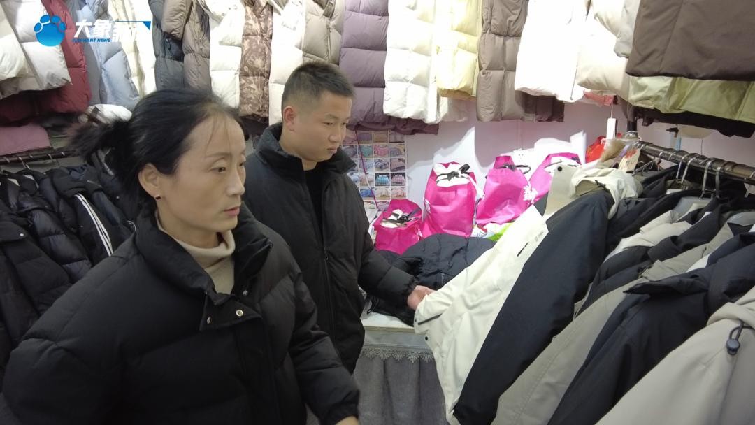 ​郑州羽绒服翻新爆火！有人拿千元羽绒服来，打开却是“羽绒棉” 第2张