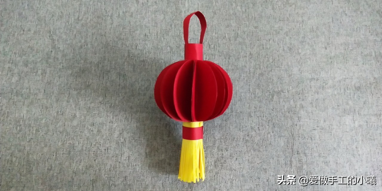 ​快过年了，用彩纸做个红红火火的灯笼吧，灯笼折纸图解 第1张