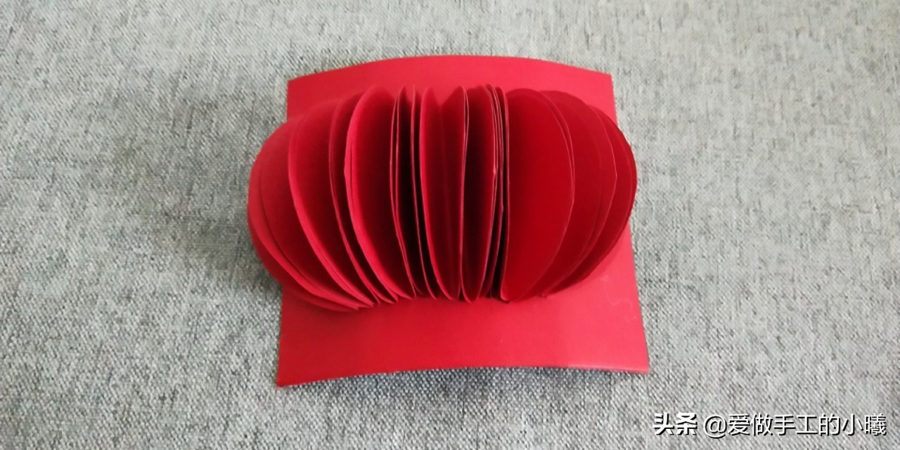 ​快过年了，用彩纸做个红红火火的灯笼吧，灯笼折纸图解 第9张