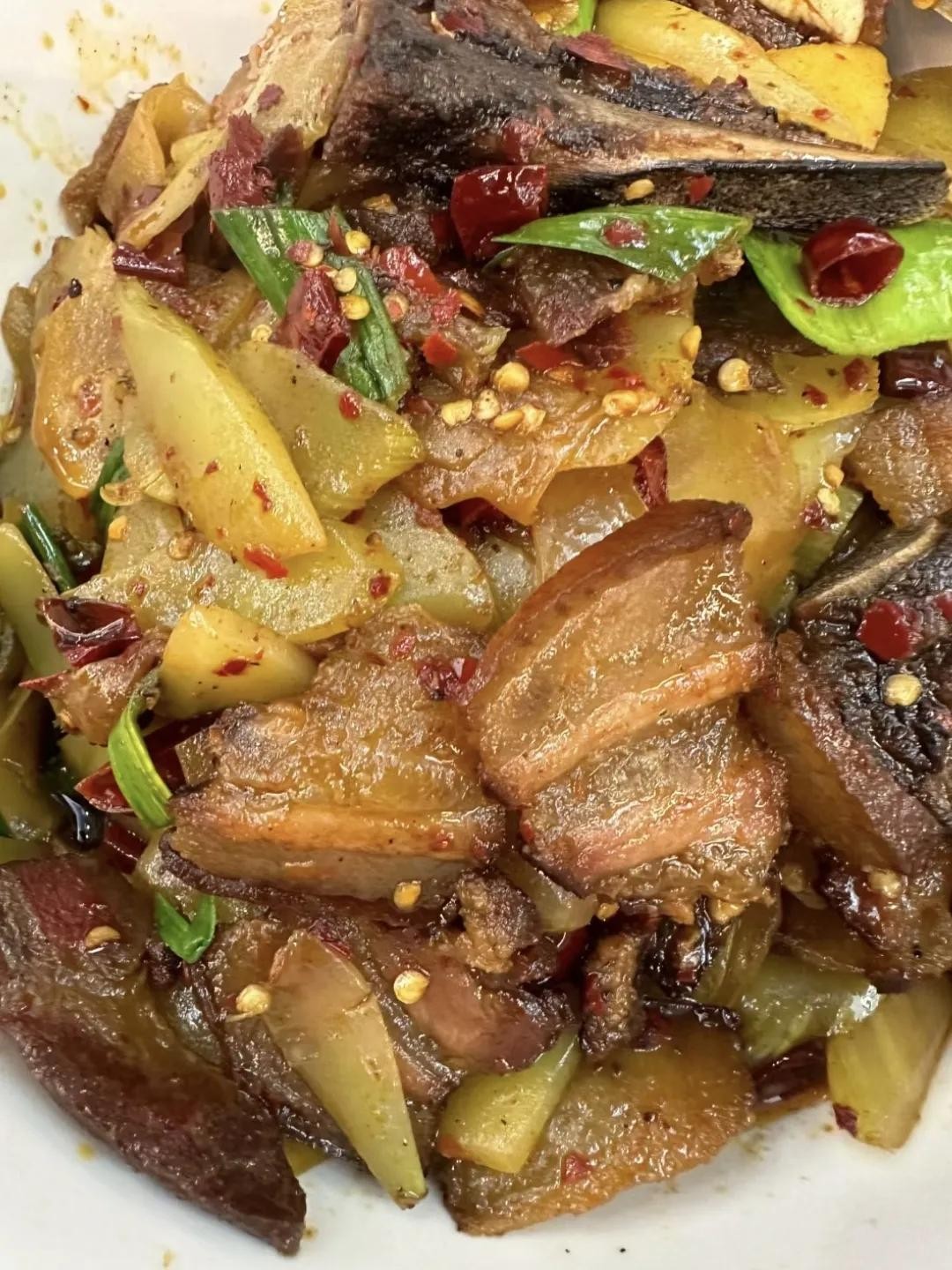 ​藏在凤凰古城的烟火里！血粑鸭、酸汤鱼每一口都是传奇！ 第3张