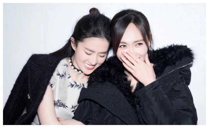 ​刘亦菲向唐嫣“借钱”，唐嫣霸气回复，两人是好演员更是好闺蜜！ 第3张