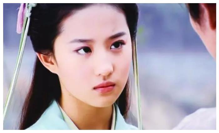 ​刘亦菲向唐嫣“借钱”，唐嫣霸气回复，两人是好演员更是好闺蜜！ 第1张
