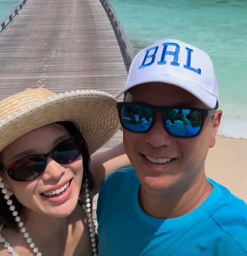 胡杏儿和老公坐游艇出海,夫妻私人飞机前合影 第5张 胡杏儿和老公坐游艇出海,夫妻私人飞机前合影 第5张