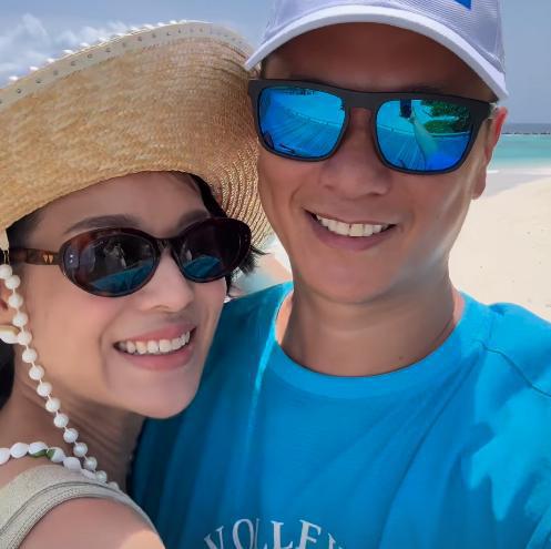 胡杏儿和老公坐游艇出海,夫妻私人飞机前合影 第6张 胡杏儿和老公坐游艇出海,夫妻私人飞机前合影 第6张