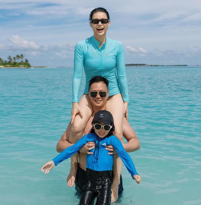 胡杏儿和老公坐游艇出海,夫妻私人飞机前合影 第15张 胡杏儿和老公坐游艇出海,夫妻私人飞机前合影 第15张