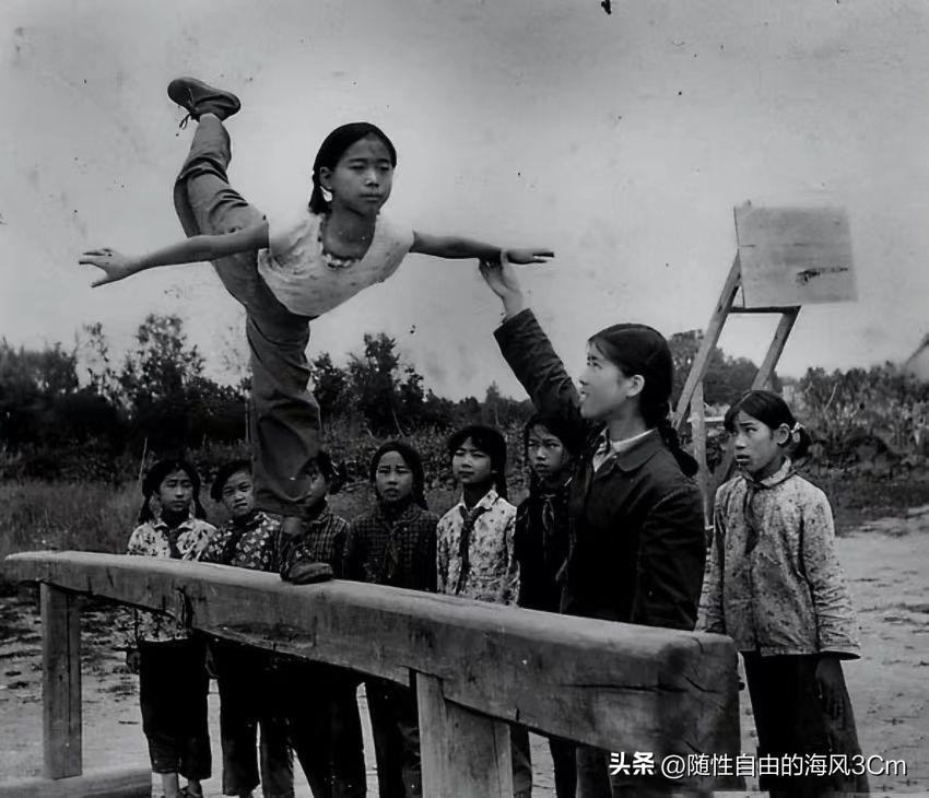 ​70年代女知青下乡旧照，最后一张颜值秒杀当今很多女明星 第27张