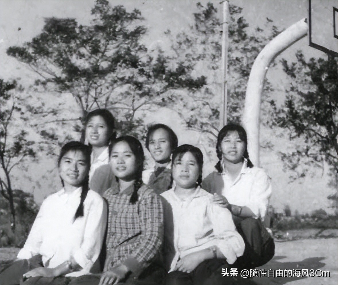 ​70年代女知青下乡旧照，最后一张颜值秒杀当今很多女明星 第2张