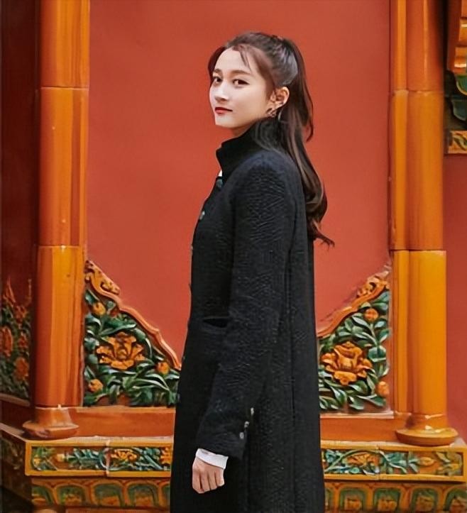 ​那英是慈禧一脉，关晓彤是真格格？盘点5位可能是满清血统的明星 第16张