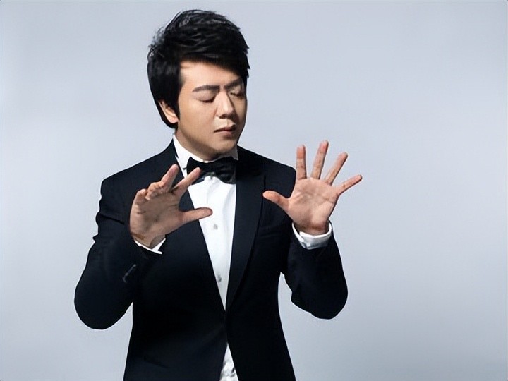 ​那英是慈禧一脉，关晓彤是真格格？盘点5位可能是满清血统的明星 第27张