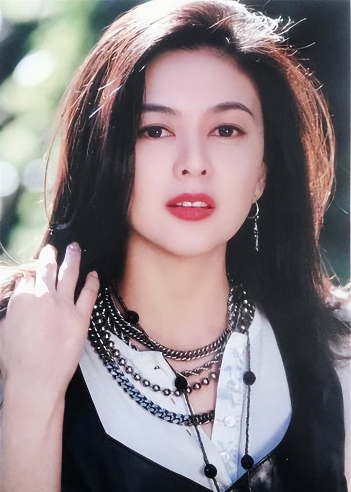 ​那英是慈禧一脉，关晓彤是真格格？盘点5位可能是满清血统的明星 第23张