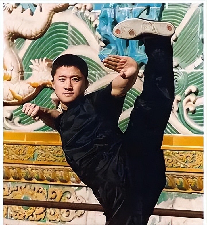 ​那英是慈禧一脉，关晓彤是真格格？盘点5位可能是满清血统的明星 第10张