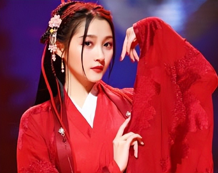 ​那英是慈禧一脉，关晓彤是真格格？盘点5位可能是满清血统的明星 第18张