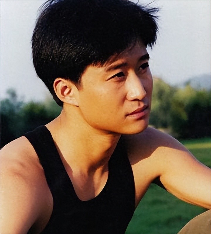 ​那英是慈禧一脉，关晓彤是真格格？盘点5位可能是满清血统的明星 第12张