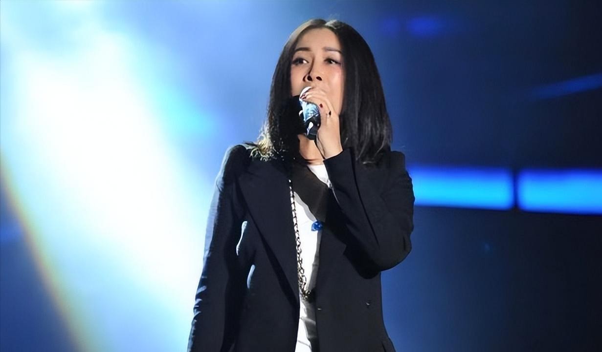 ​那英是慈禧一脉，关晓彤是真格格？盘点5位可能是满清血统的明星 第3张